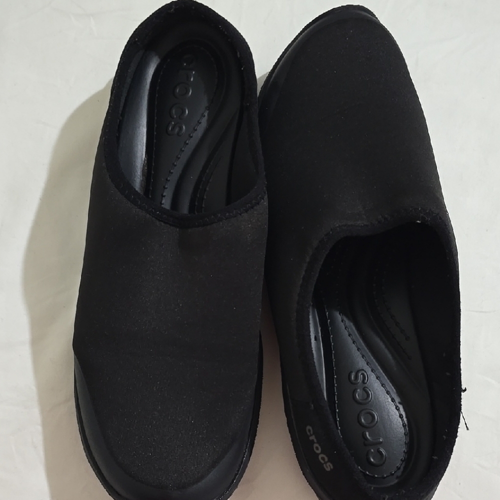 CROCS Women's Classic Black Clogs